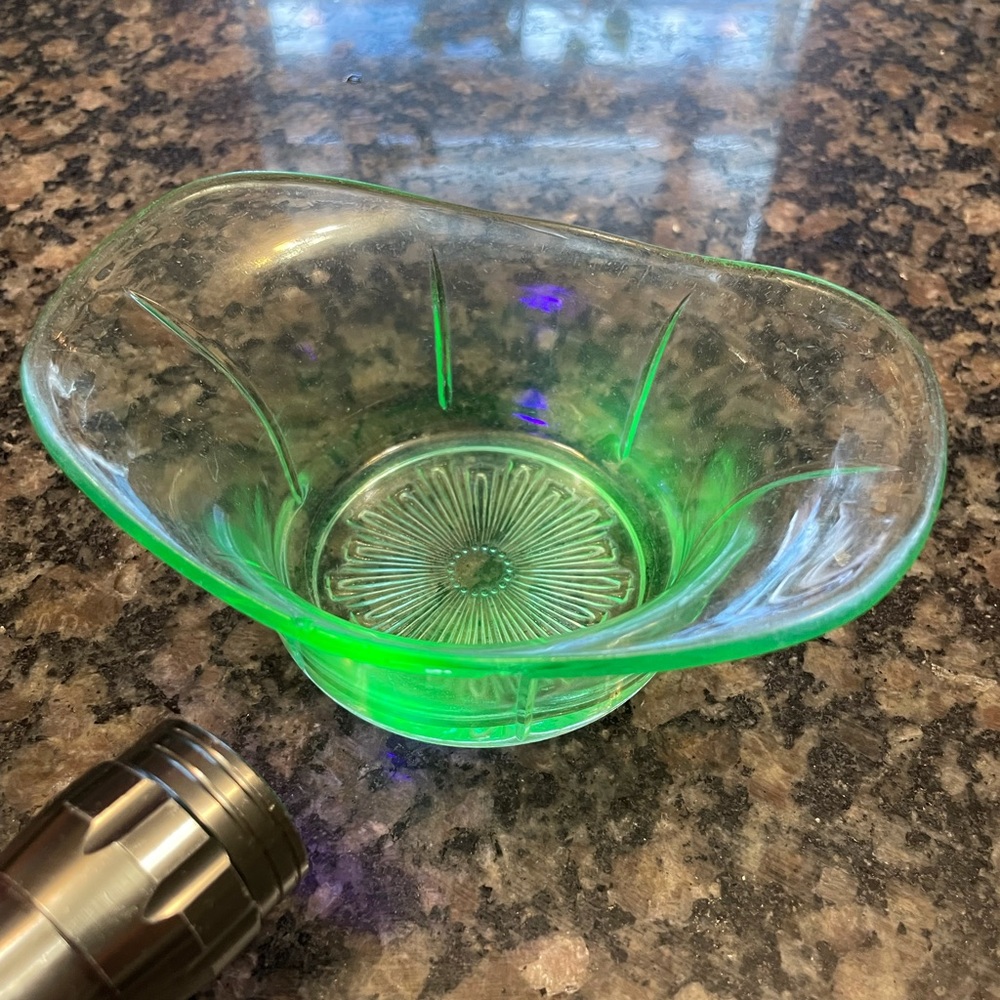 *SOLD* Vaseline Uranium Glass small Bowl